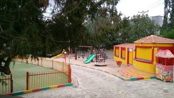 Außen-Kinderspielplatz