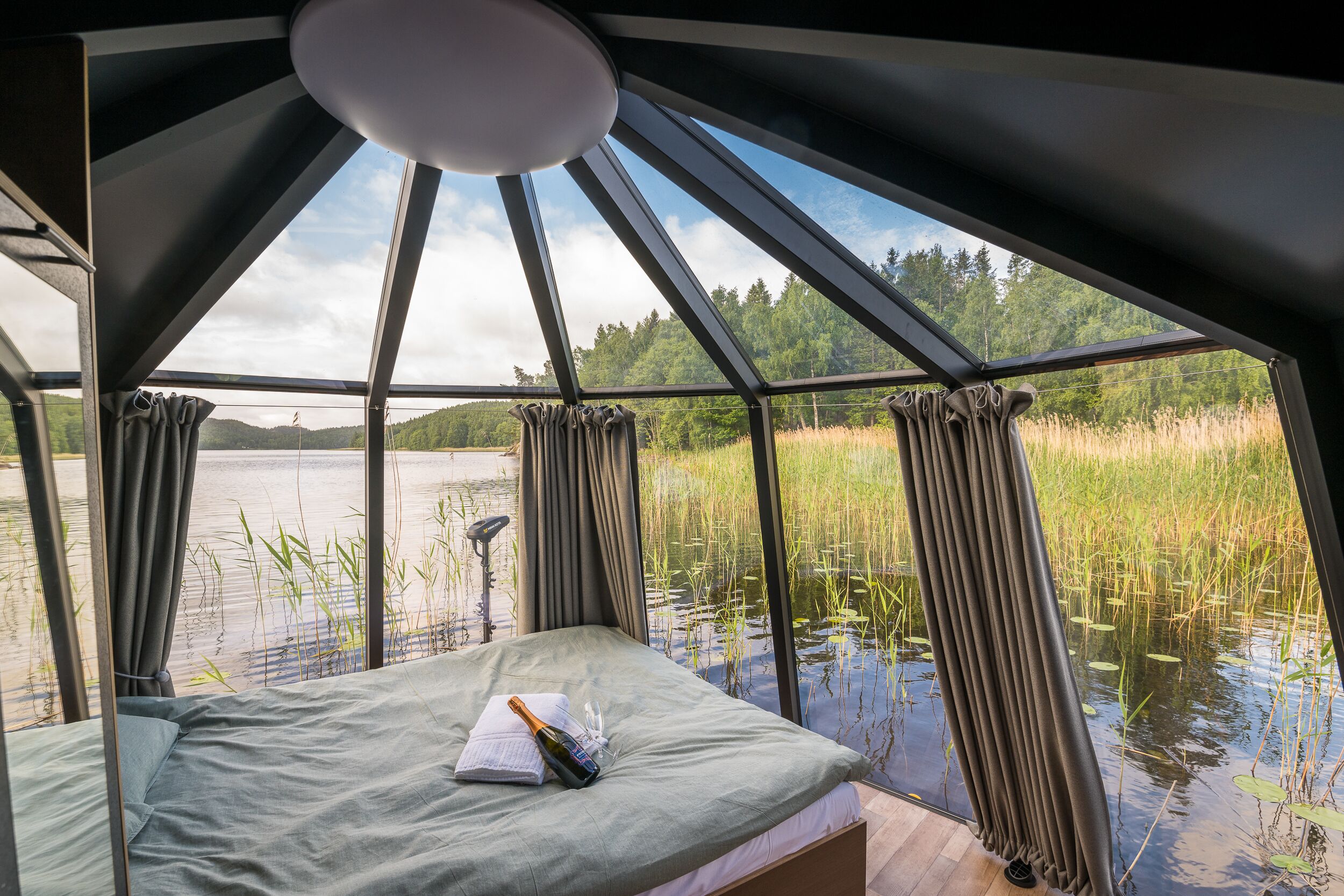 Exclusive Room, 1 Double Bed | Blackout curtains, WiFi, bed sheets