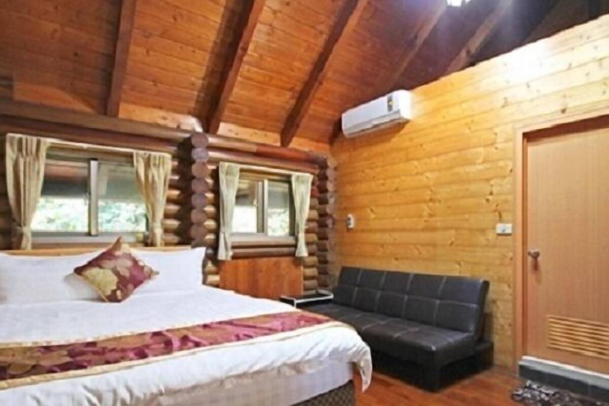 Desk, blackout curtains, free WiFi, bed sheets