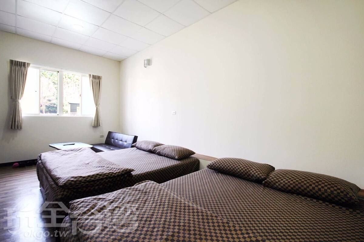 Desk, blackout curtains, free WiFi, bed sheets