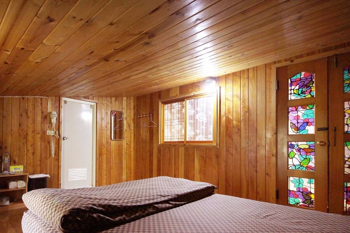 Desk, blackout curtains, free WiFi, bed sheets