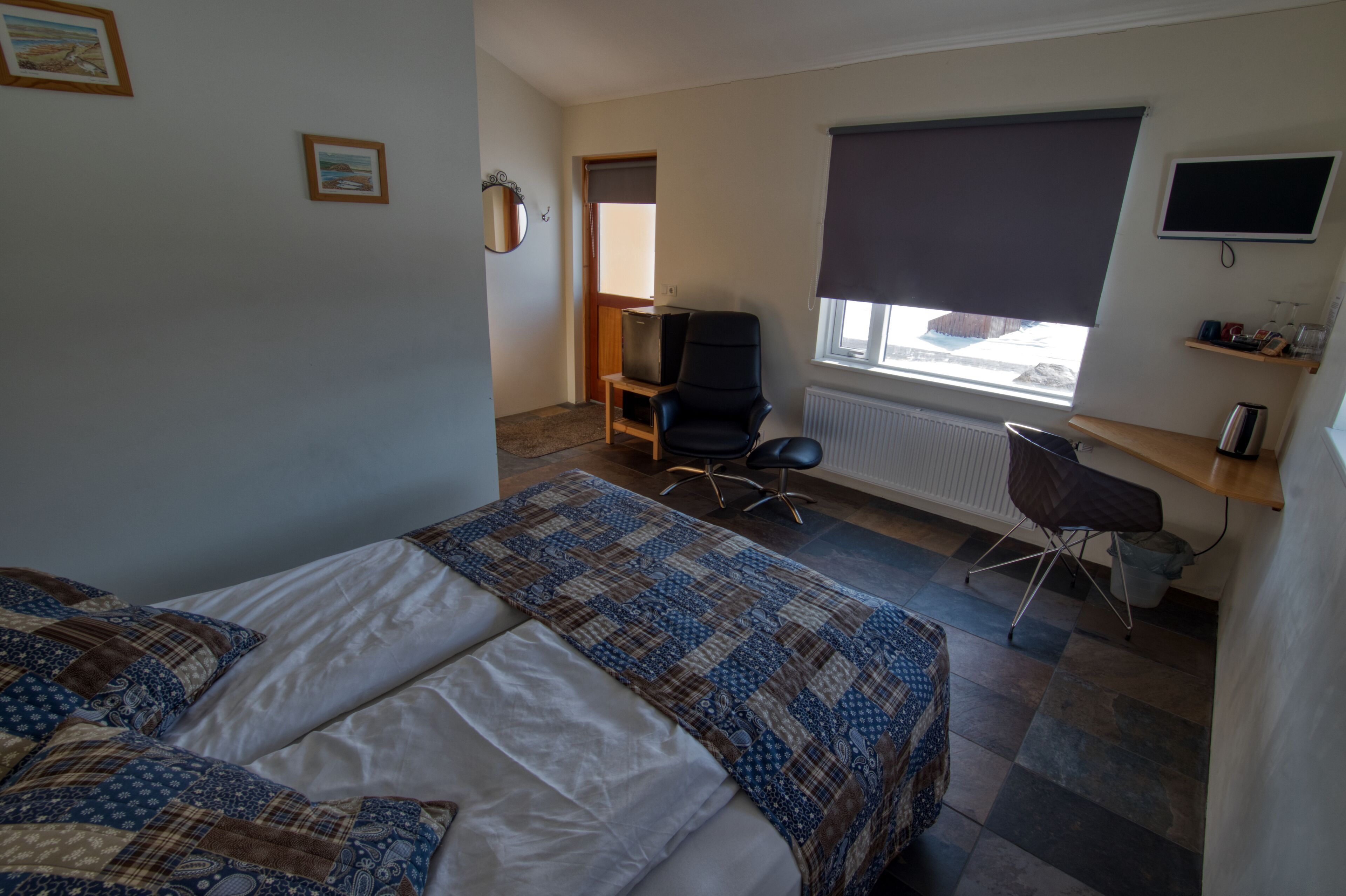 premium bedding, desk, soundproofing, free wifi