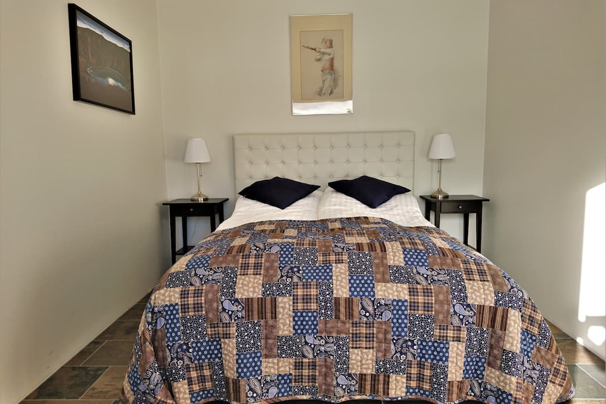 premium bedding, desk, soundproofing, free wifi