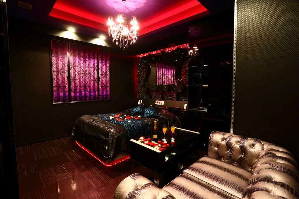 华丽双人房 | 迷你吧、隔音、免费 WiFi、床单