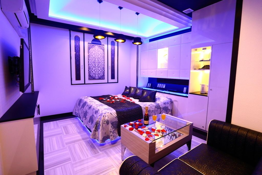 Minibar, sistema de insonorización, wifi gratis y ropa de cama 