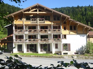 المنشأة من الخارج