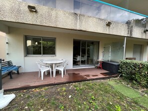 屋外ダイニングエリア