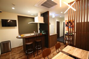 Lobby lounge - Yagura Hostel (Fukuoka)