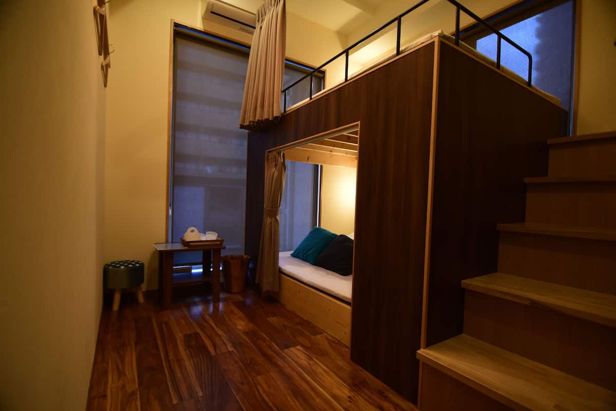 Premium bedding, in-room safe, blackout curtains, free WiFi