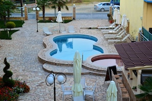 Outdoor pool, pool umbrellas, sun loungers