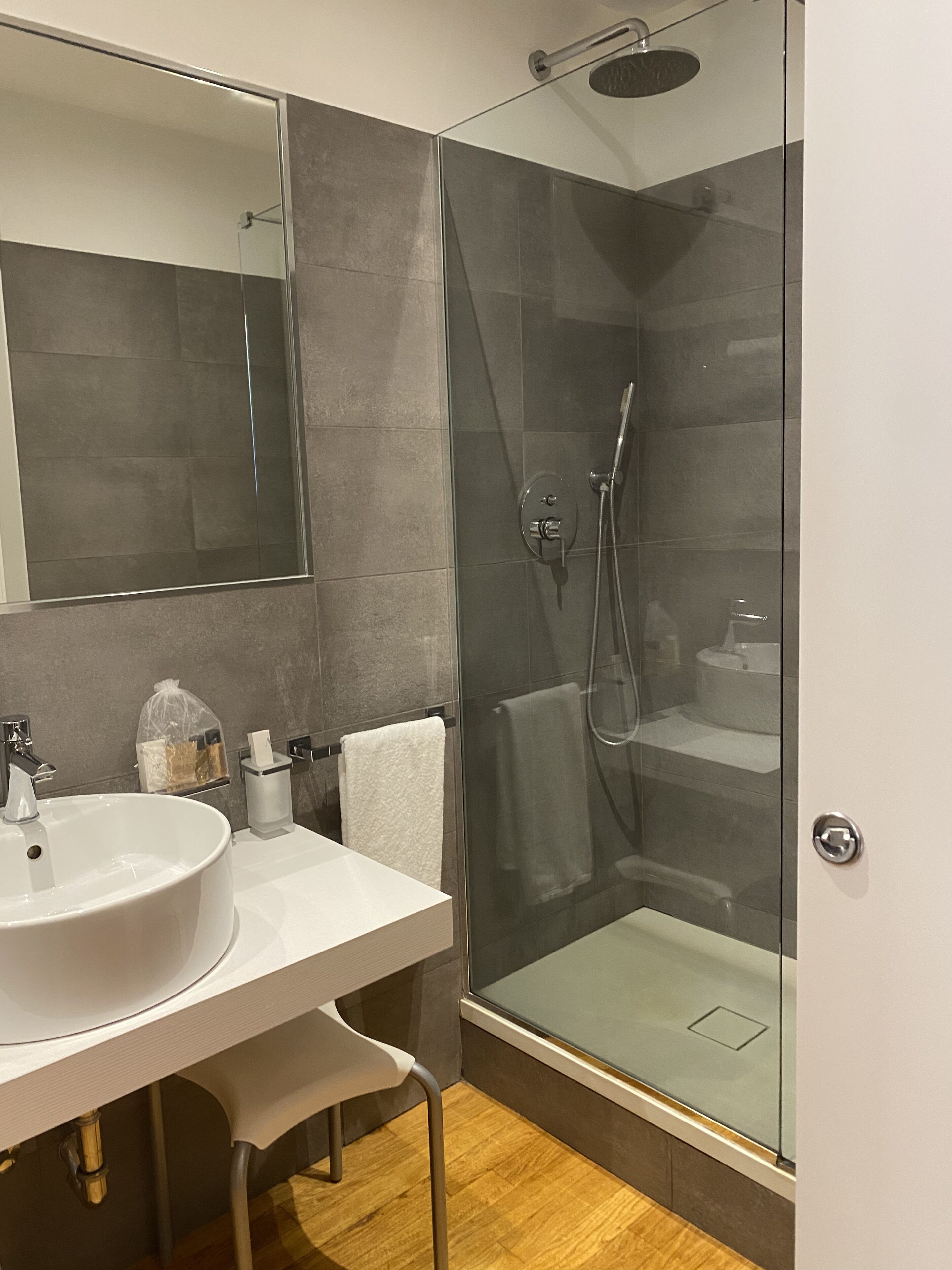 basic single room | bathroom | shower, rainfall showerhead, free toiletries, hair dryer