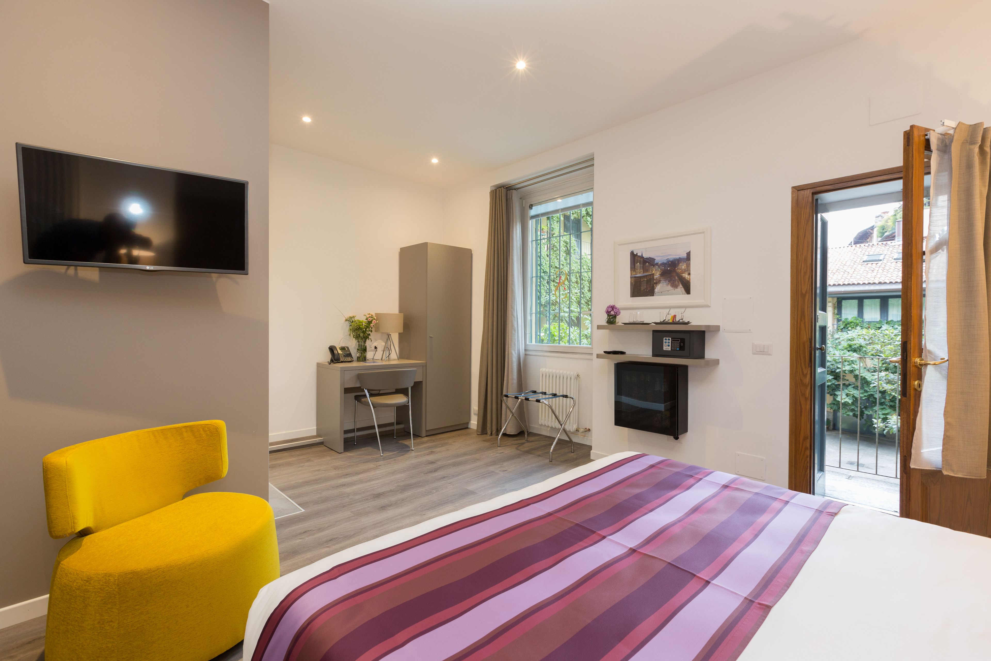 standard double room | premium bedding, down duvets, minibar, in-room safe