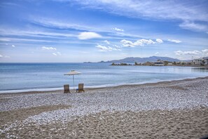 Beach nearby, sun loungers, beach towels - Haraki Dream View (Rhodes)