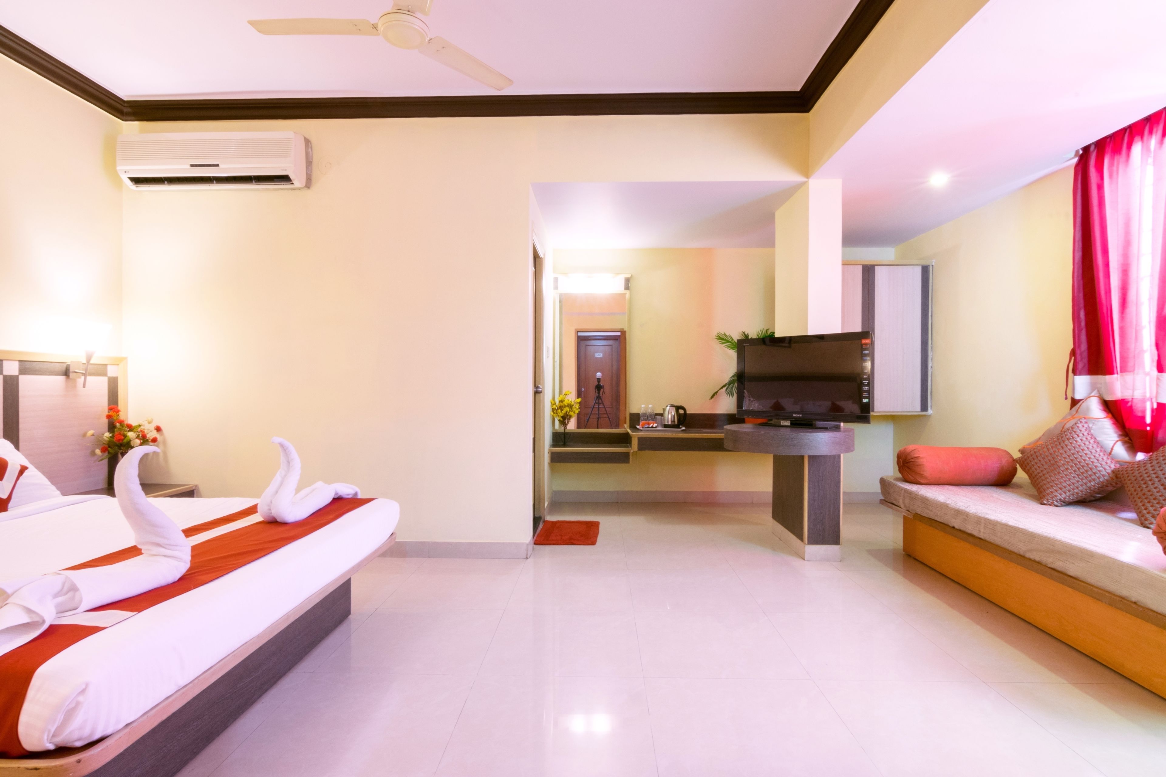 superior suite, 1 bedroom, non smoking, city view | desk, rollaway beds, free wifi