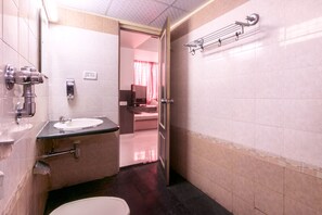 Suite Supérieure, 1 chambre, non-fumeur, vue ville | Salle de bain