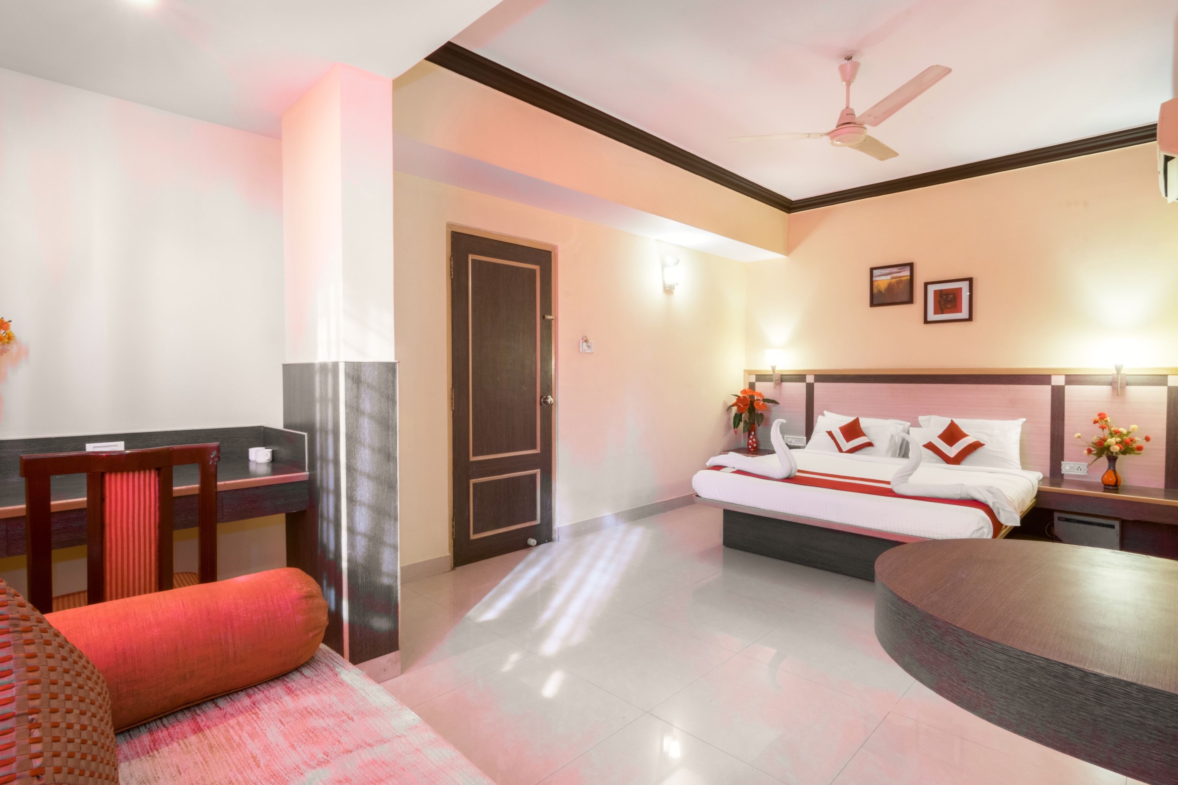 superior suite, 1 bedroom, non smoking, city view | desk, rollaway beds, free wifi