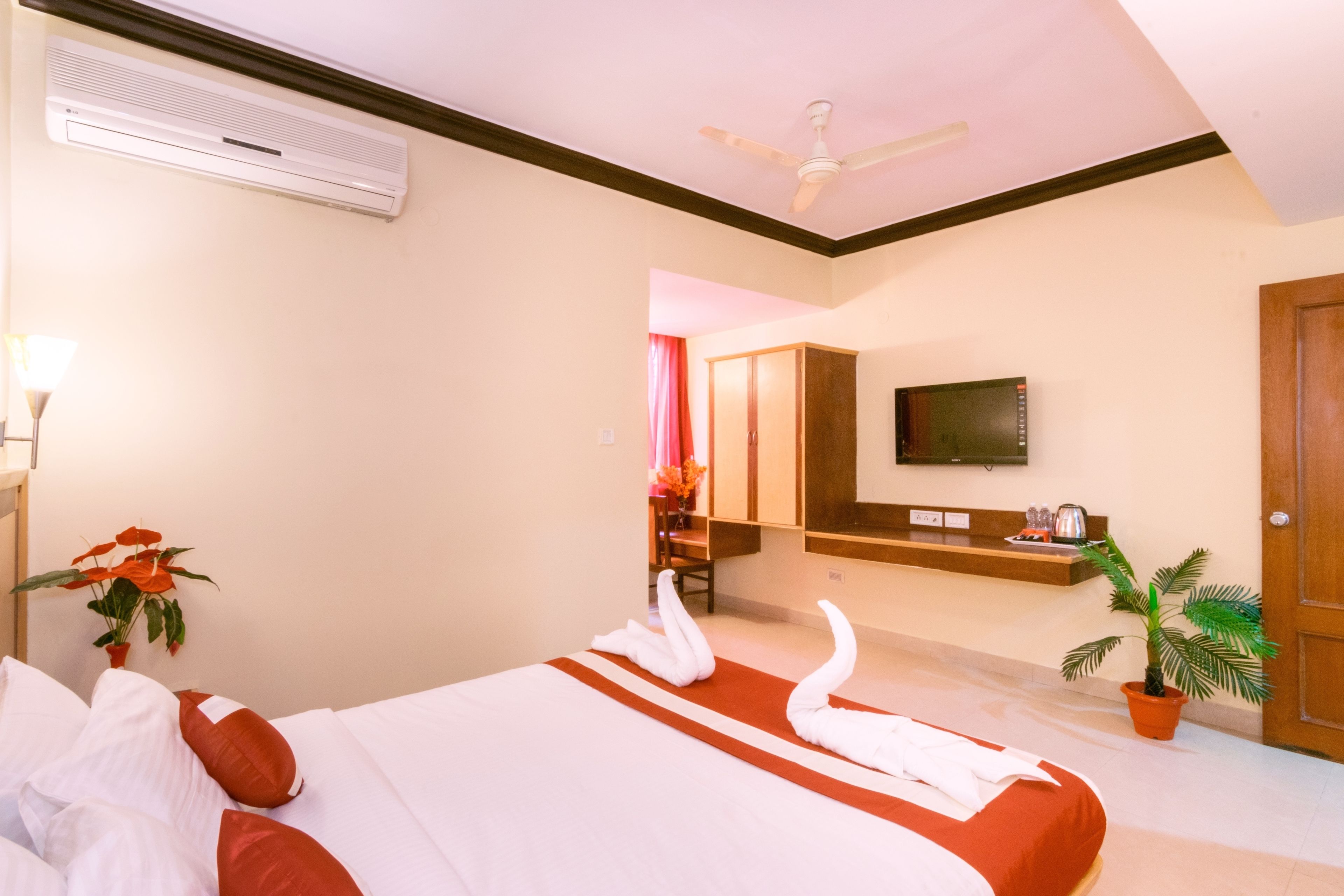 deluxe double room, 1 bedroom, non smoking, city view | desk, rollaway beds, free wifi