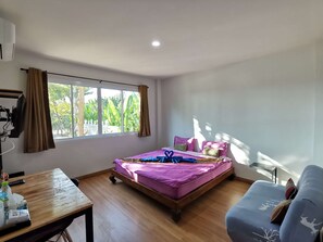 Queen Room  | Blackout drapes, free WiFi, bed sheets - Panida Goodwill (Nong Hin)
