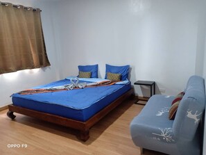 Queen Room  | Cortinas blackout, Wi-Fi de cortesia, roupa de cama