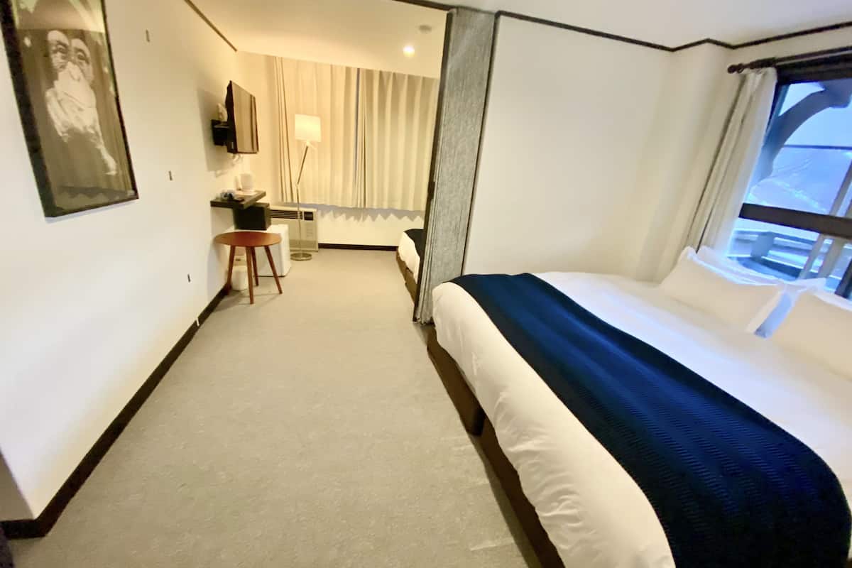 Habitación familiar | Caja de seguridad en la habitación, wifi gratis y ropa de cama