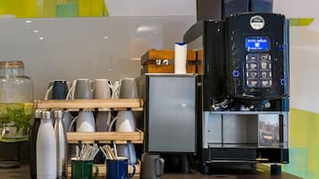 Daily to-go breakfast (EUR 19.00 per person)