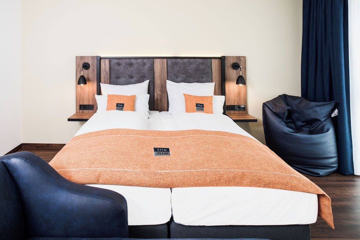 1 bedroom, in-room safe, blackout curtains, soundproofing