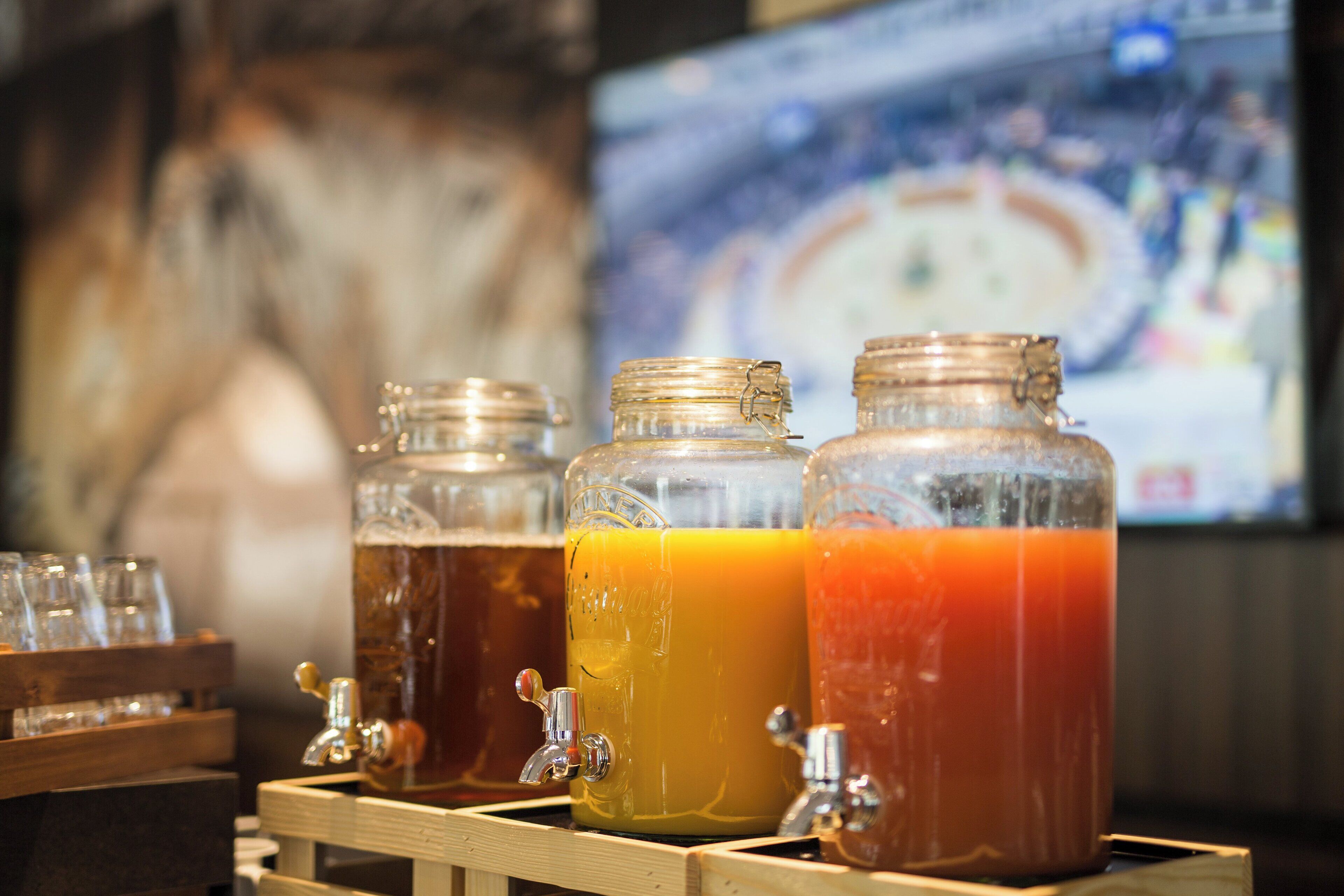 breakfast, lunch, dinner served; local and international cuisine