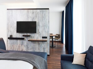 In-room safe, blackout drapes, soundproofing, free cribs/infant beds - Holiday Inn - the niu, Saddle Furth by IHG (Fuerth)