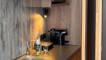 Zimmersafe, Verdunkelungsvorhänge, schallisolierte Zimmer