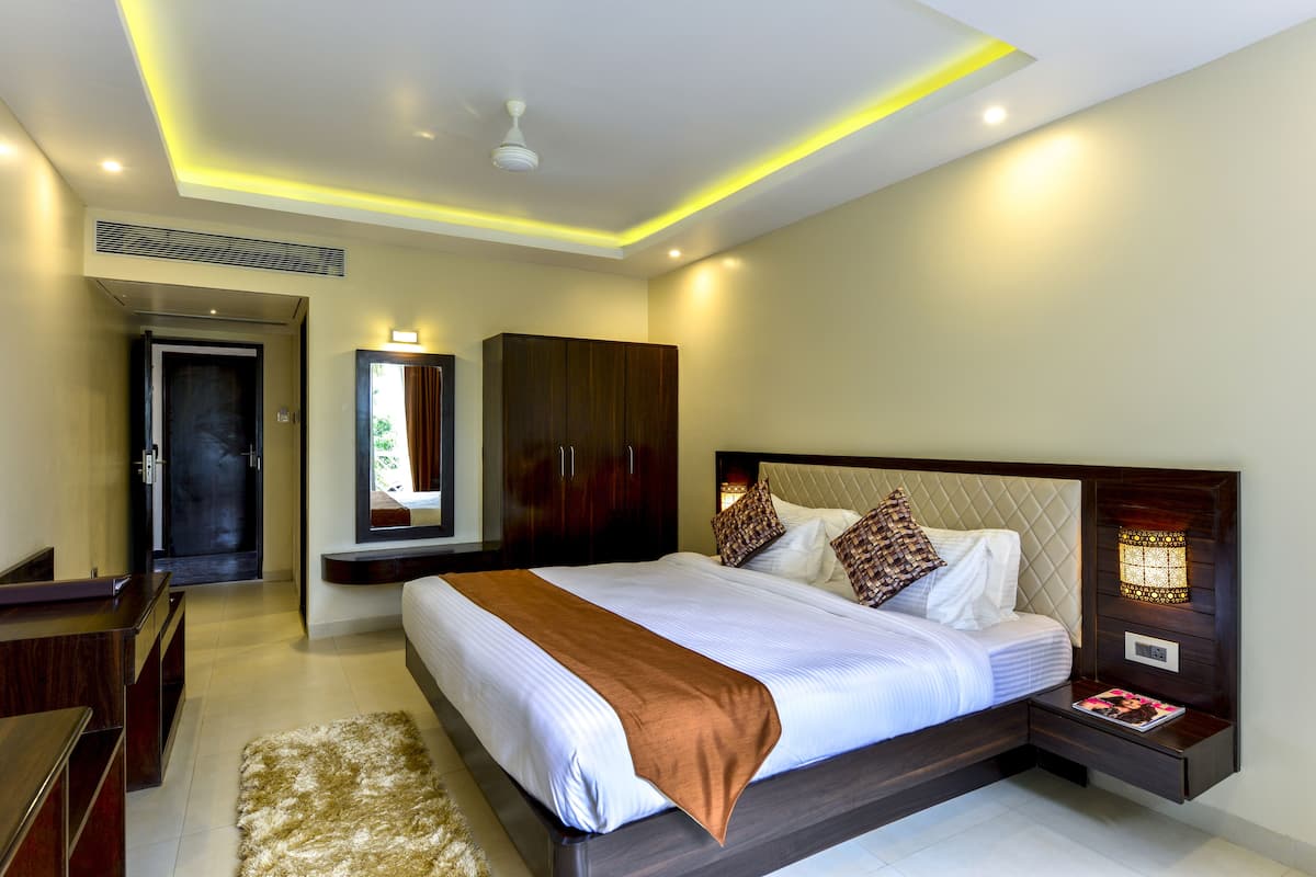 Premium bedding, down comforters, in-room safe, laptop workspace