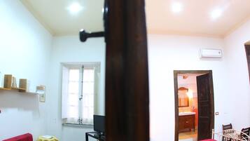 Chambre Double Standard | Bureau, fer et planche à repasser, lits bébé (gratuits)