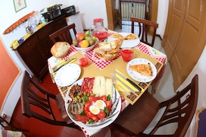 Free daily local cuisine breakfast  - Casa Lissania (Lamezia Terme)