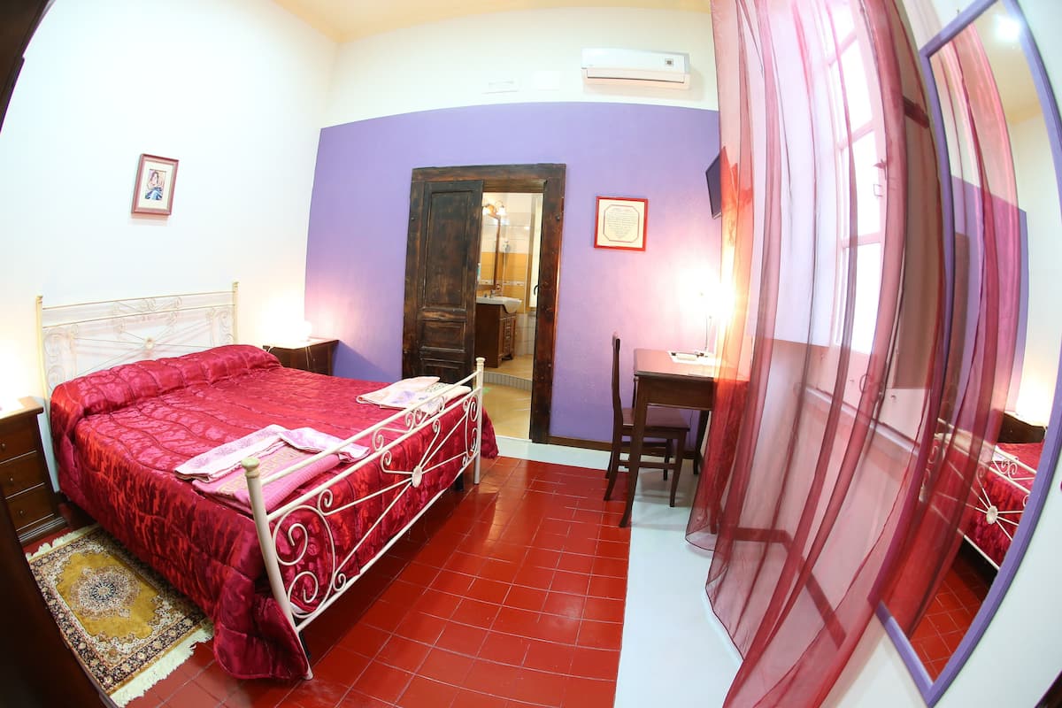 Standard Double Room (Viola) | Desk, iron/ironing board, free cots/infant beds, rollaway beds