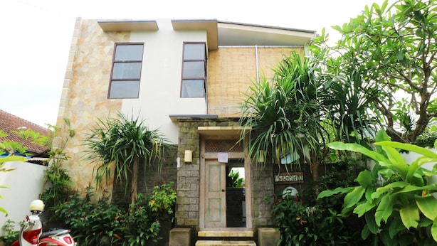 Front of property - Pulasari Homestay & Villa (Denpasar)