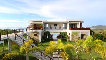 Pintu masuk properti