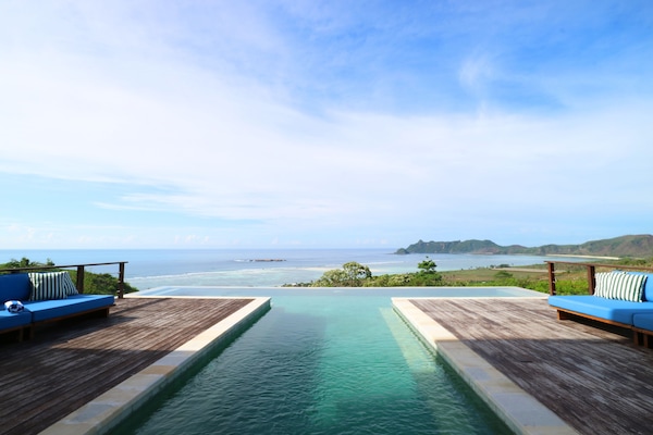 Outdoor pool, an infinity pool