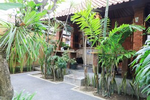 每日付費供應當地料理早餐