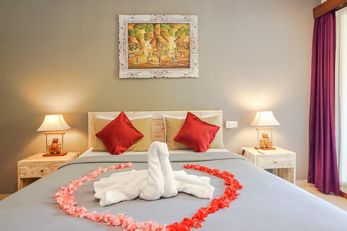 Superior Room | In-room safe, desk, free WiFi, bed sheets