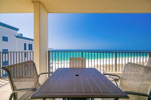 Outdoor dining - WEEKLY SPECIALS! Phoenix VIII 3BR Condo on the BEACH! (Orange Beach)