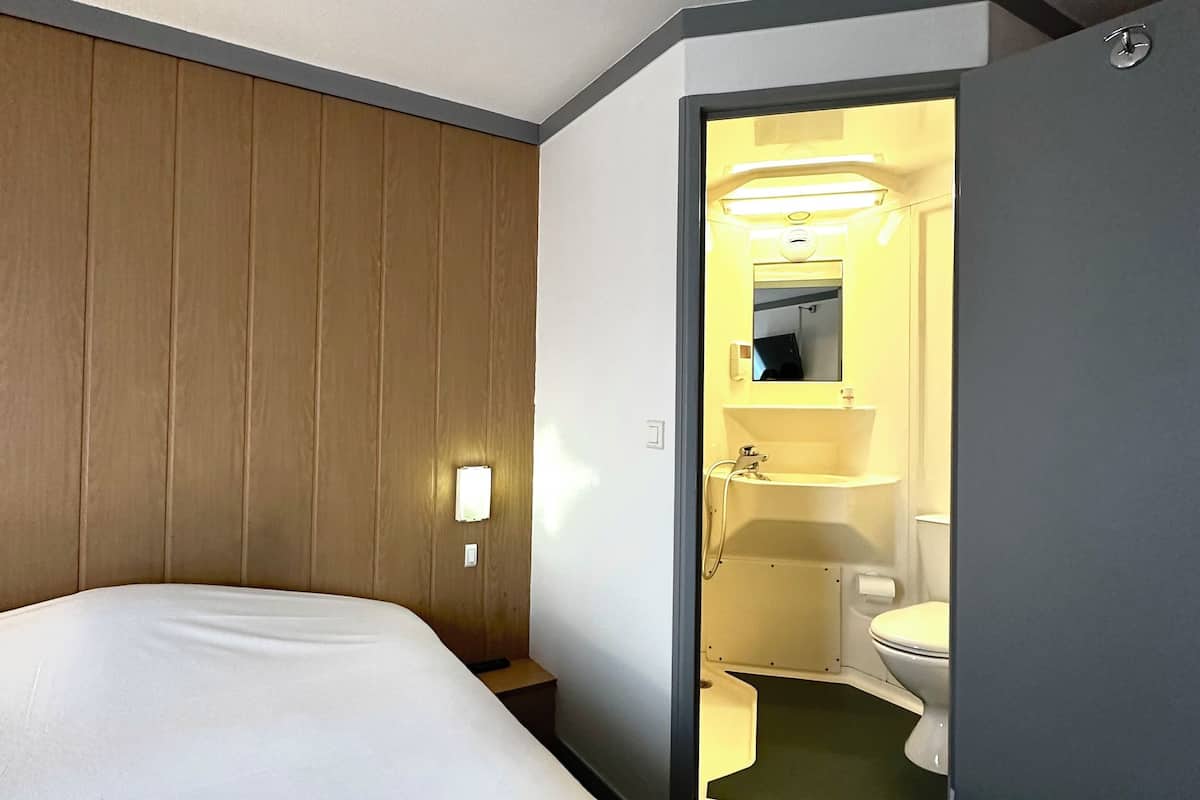 twin room | 1 bedroom, desk, blackout curtains, free wifi