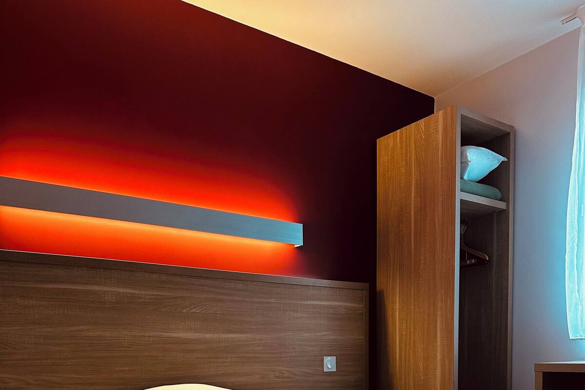 1 bedroom, desk, blackout drapes, WiFi (free)
