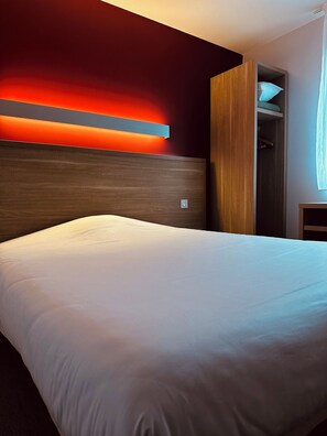 1 bedroom, desk, blackout curtains, free WiFi