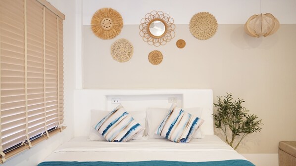 デラックス ダブルルーム バルコニー | セーフティボックス (室内)、遮光カーテン、防音設備、WiFi (無料)