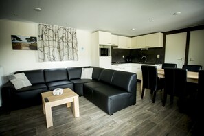 Premium Lodge, 3 Bedrooms, Terrace | บริเวณนั่งเล่น