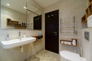City Apartment, 2 Bedrooms | Bathroom