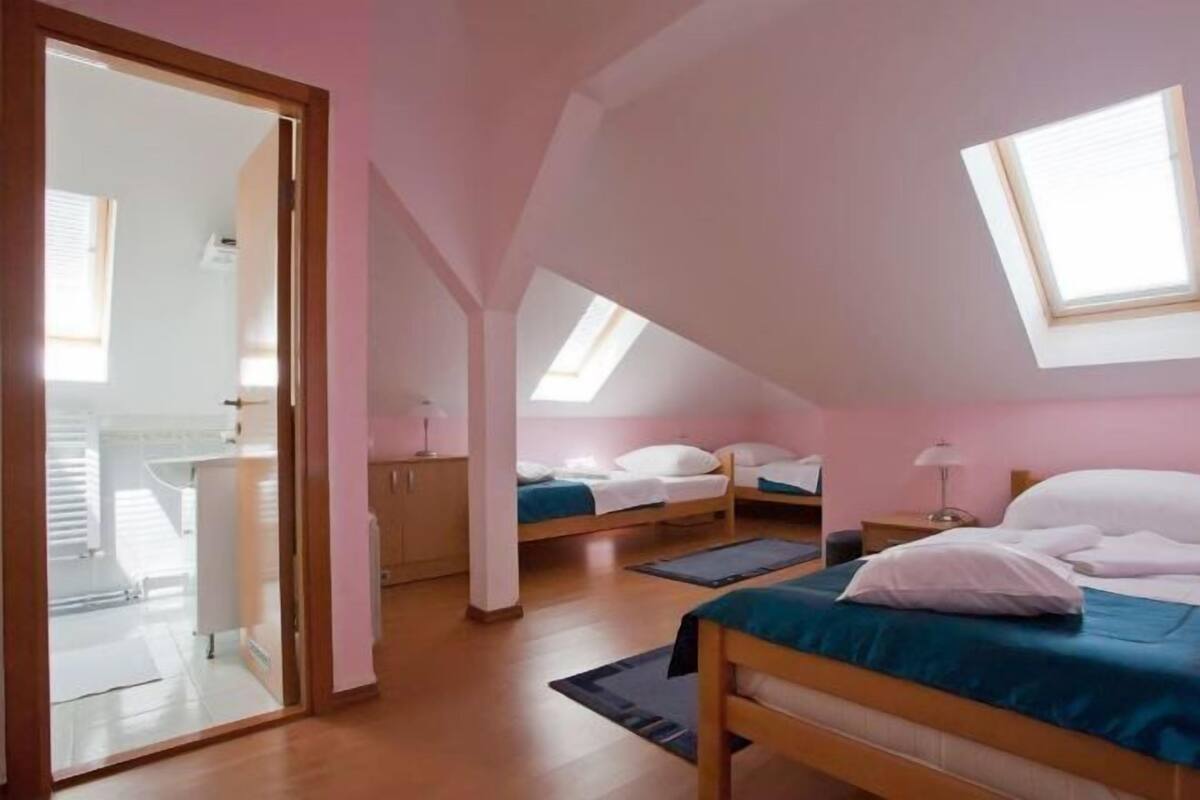 Minibar, coffres-forts dans les chambres, ameublement personnalisé