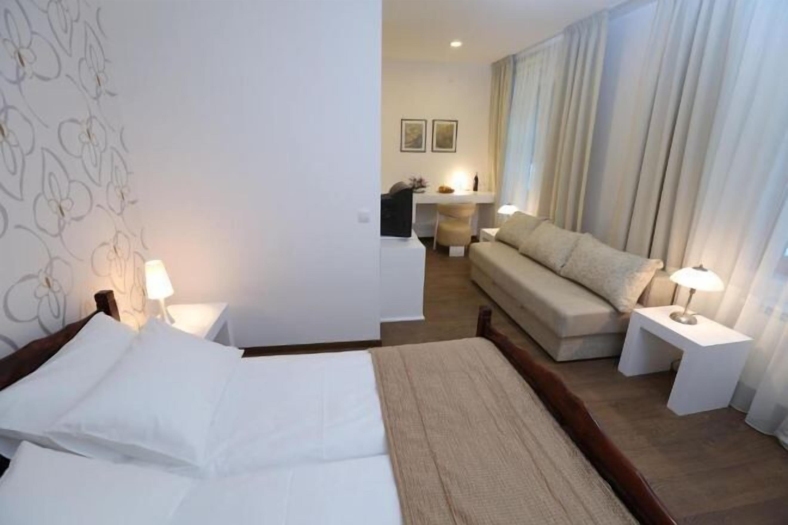 Minibar, in-room safe, individually furnished, desk