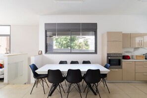 Apartment, 4 Bedrooms, Terrace, Sea Facing | Dining room