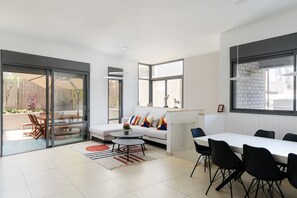 Interior - Elegant Duplex with XL Patio by FeelHome (Tel Aviv)