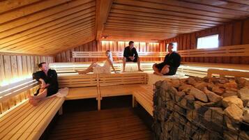 Couples treatment room(s), sauna, hot tub, steam room